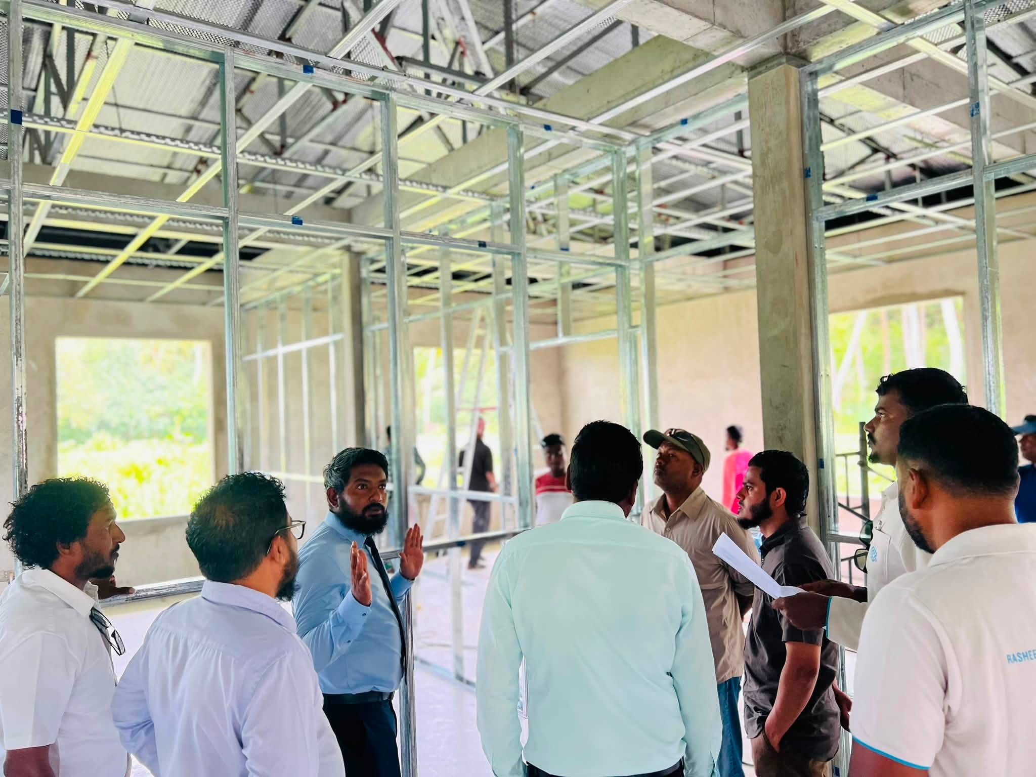 އަލަށް އިމާރާތްކުރާ ކައުންސިލް އިދާރާގެ އިމާރާތް ބައްލަވާލެއްވުމަށް ޙާއްސަ ޓީމް ޒިޔާރަތްކުރެއްވުން